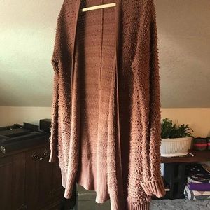 Maxi length cardigan, long sleeve. Brown/red color